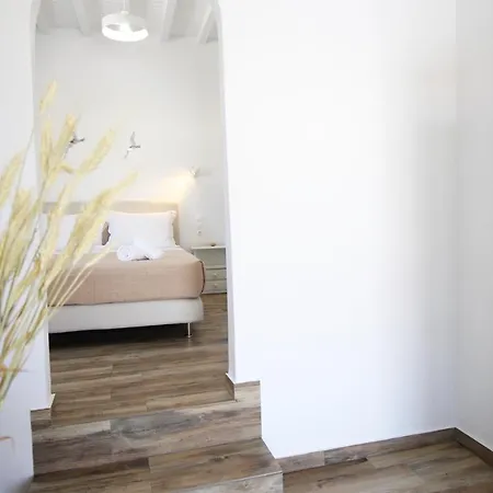 Ξενοδοχείο με διαμερίσματα Crystal View Mykonos 4*