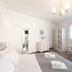 Crystal View Mykonos 아파트호텔 4*
