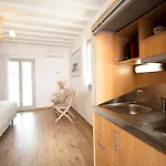 Crystal View Mykonos 아파트호텔 4*