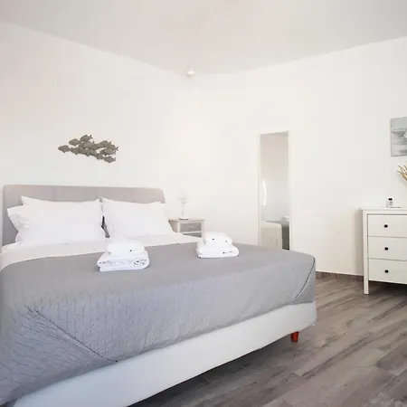 Ξενοδοχείο με διαμερίσματα Crystal View Mykonos 4*